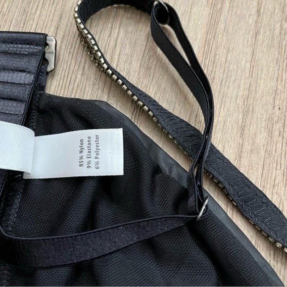 $195 Avery Rose Lingerie Size Medium Lemoure Black
Bra Hand Beaded Crystals - Picture 10 of 10